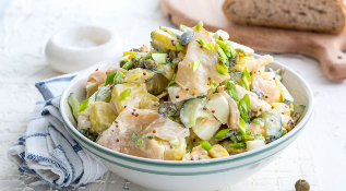 Salat aus Fisch an Kartoffeln